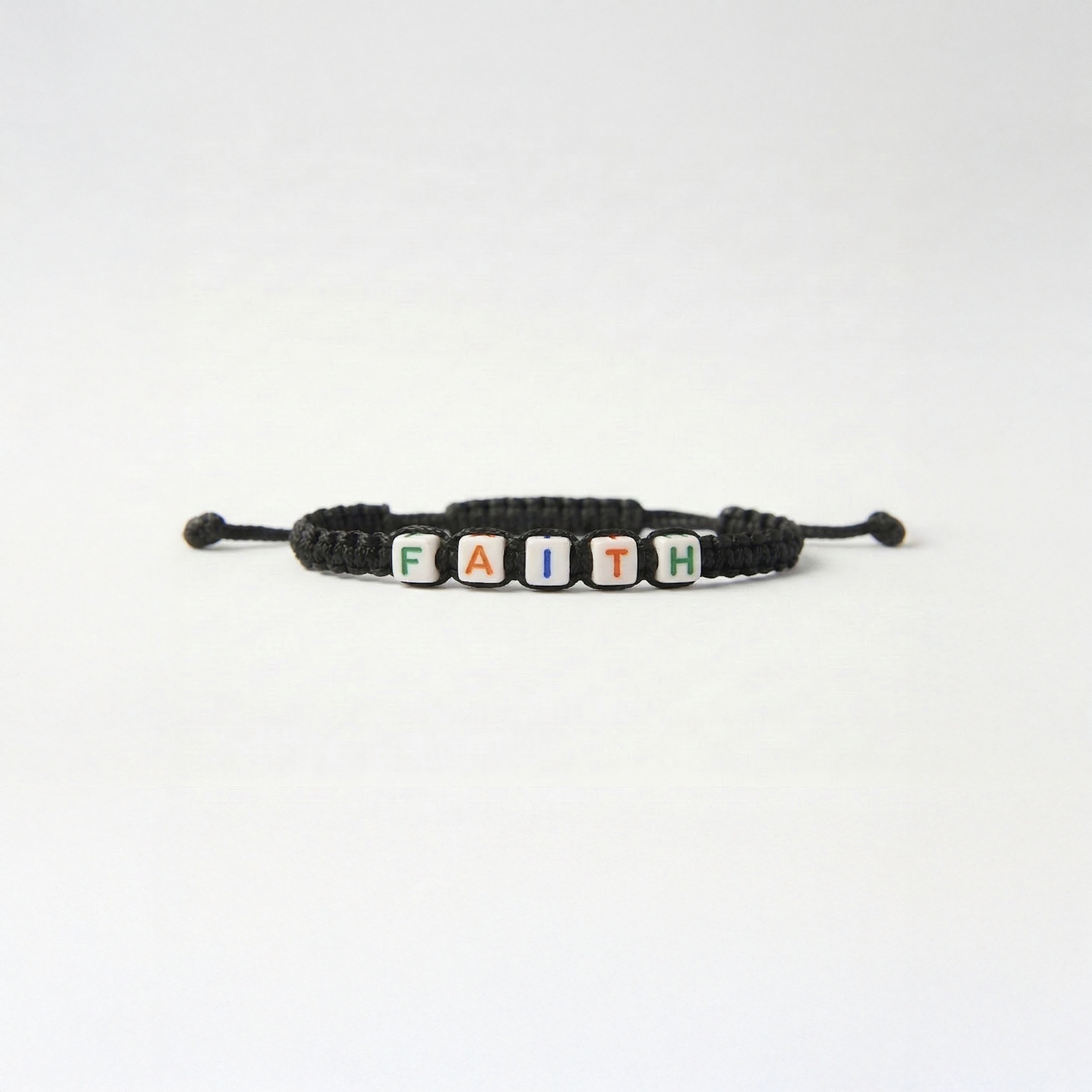 Handmade Makrame - Armband mit Keramik "FAITH"