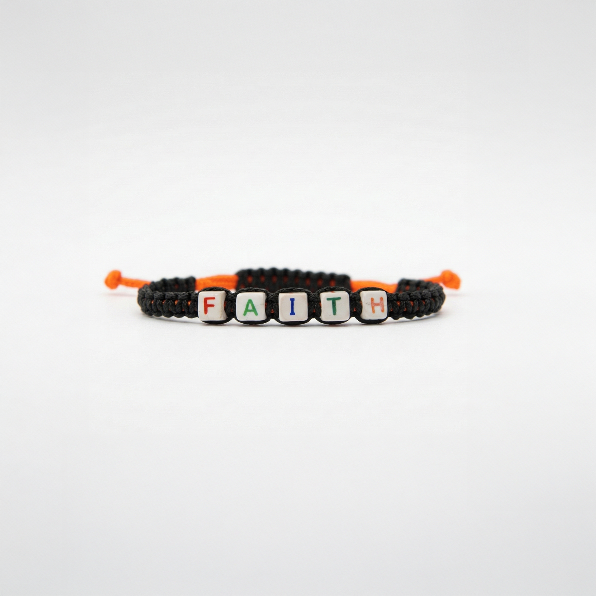 Handgeknüpftes Makramee Armband mit handbemalten Keramikperlen