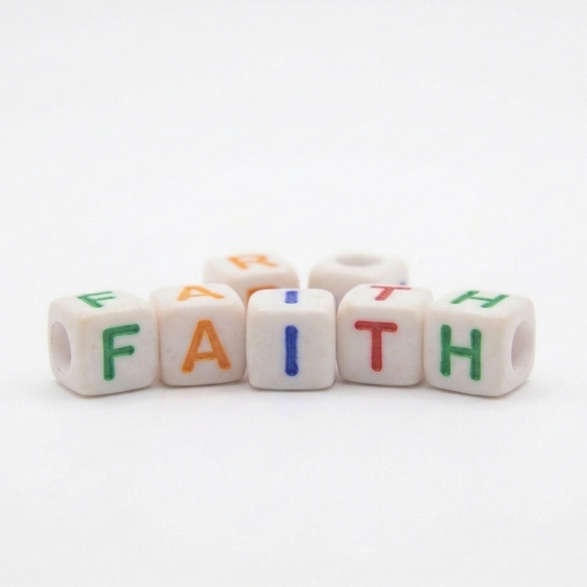 Handgeknüpftes Makramee Armband mit handbemalten Keramikperlen