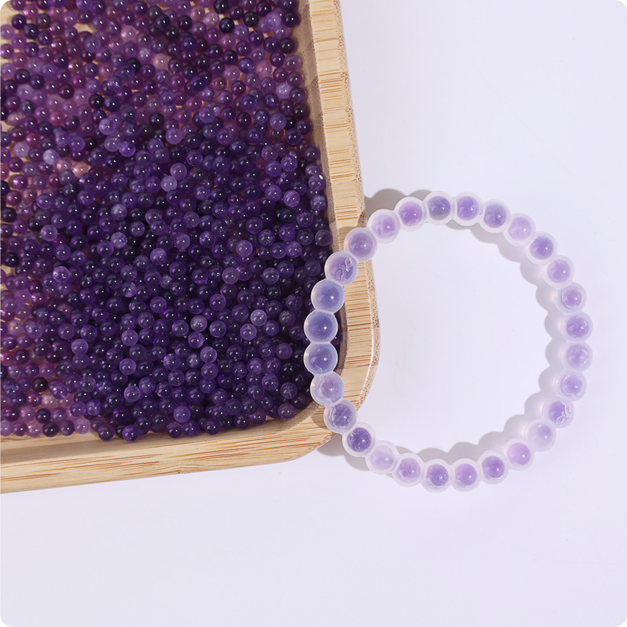Edelstein Armband aus echtem Amethyst – geschützt in Silikon, einfach zum Hineinschlüpfen | Proudtocarry