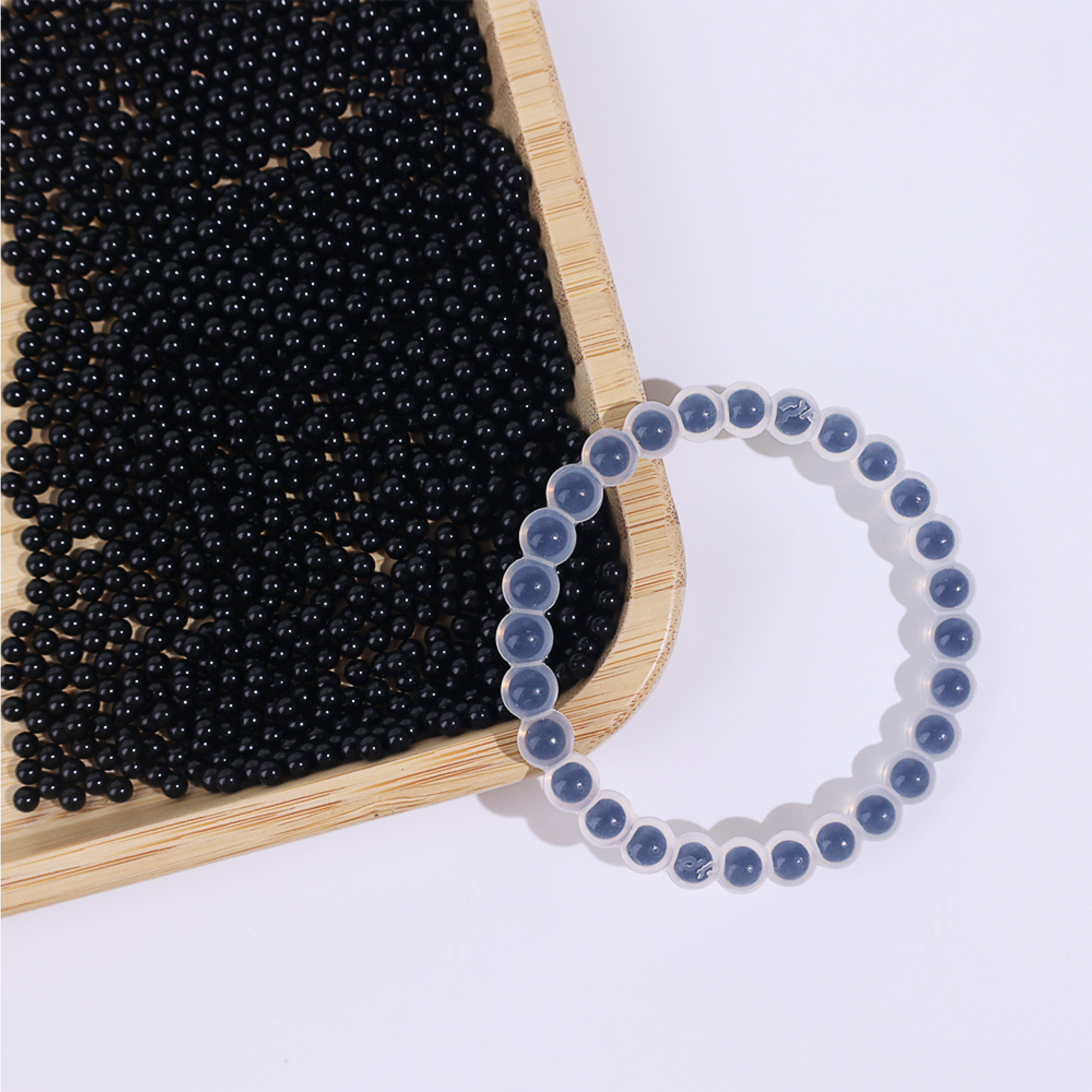 Edelstein Armband aus echtem Onyx – geschützt in Silikon, einfach zum Hineinschlüpfen | Proudtocarry