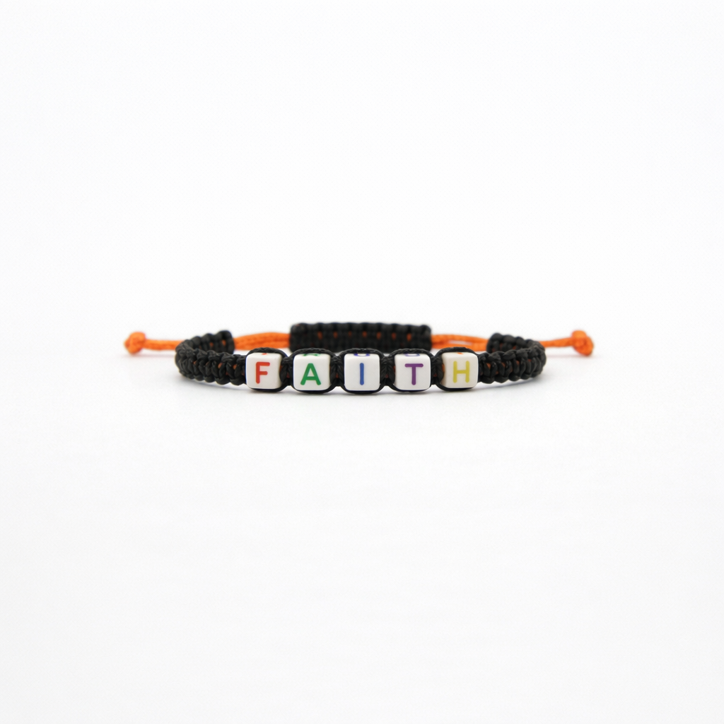 Handgeknüpftes Makramee Armband mit handbemalten Keramikperlen - "FAITH"