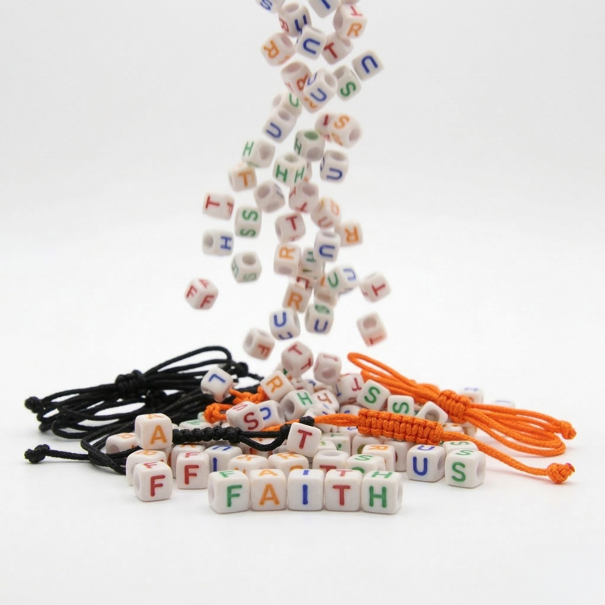 Handgeknüpftes Makramee Armband mit handbemalten Keramikperlen